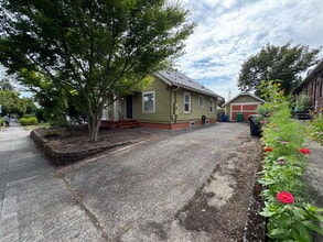 Building Photo - 1426 SE Bybee Blvd