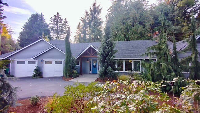 Foto del edificio - Amazing 5 Bedroom Home in Milwaukie with R...