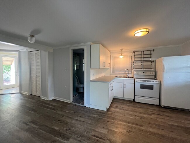 Building Photo - 1609 14th Ave W