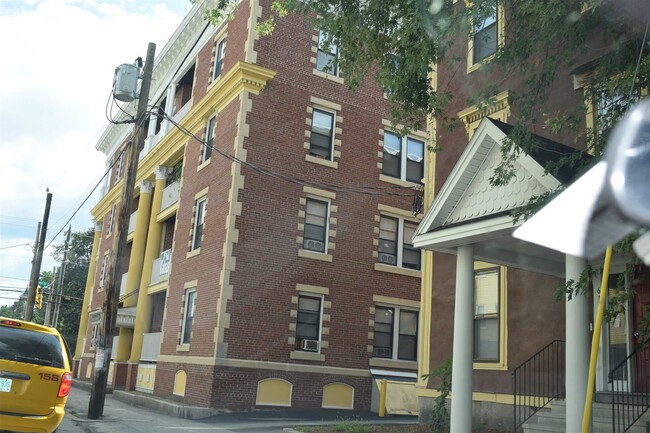 Building Photo - 610 Union St