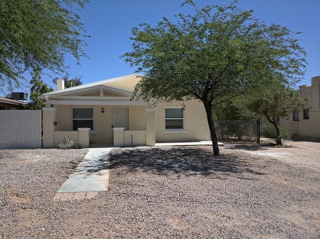 Front - 1536 E 8th St