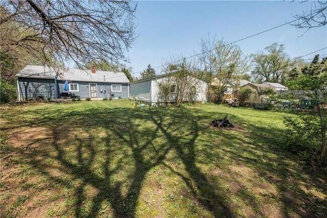 Building Photo - Fantastic 3bd/2ba home! Coming soon!