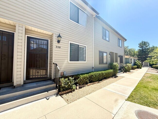 Foto del edificio - 2-bedroom, 2.5-bathroom condo close to downtown!