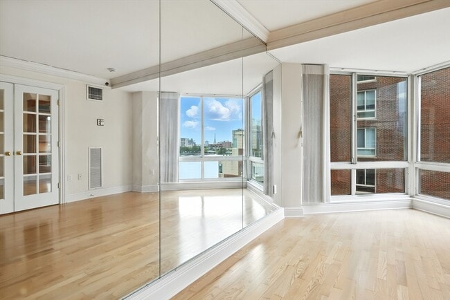 Foto del edificio - 75-83-83 Cambridge Pkwy