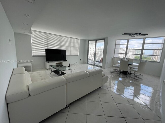 Foto del edificio - 2750 NE 183rd St