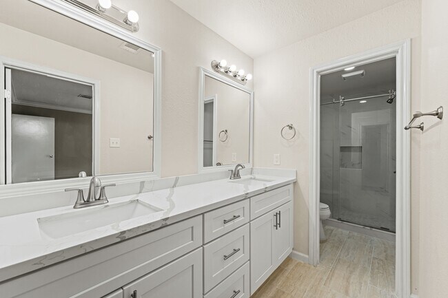 Foto del edificio - 25802 Maplewood Dr