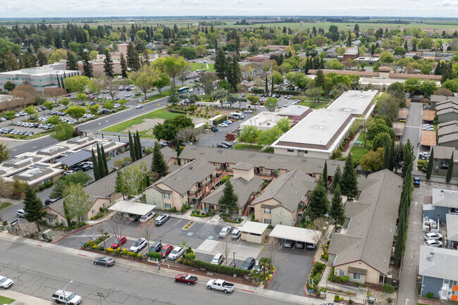 Contexto - Acacia Glen Senior Apartments