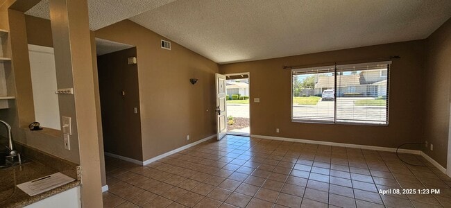 Foto del edificio - Orcutt Single Story Knollwood Terrace Condo with Attached One Car Garage