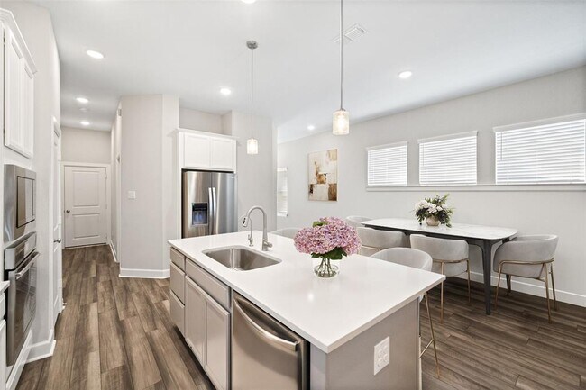 Building Photo - 15527 Maple