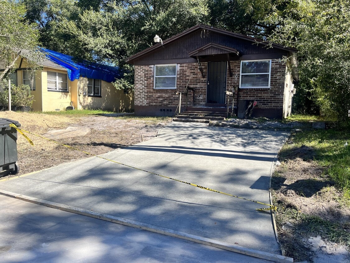 Foto principal - 1117 Rushing St