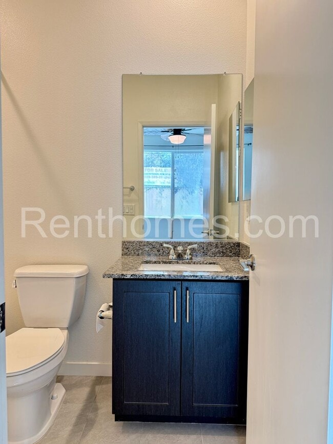 Foto del edificio - Otay Mesa, 5841 Seacliff Pl #95, LVP Flooring, Quartz Counters, 8 Solar Panels, AC, 2 Car Garage.