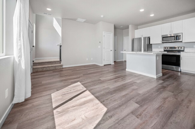 Livingroom & Kitchen - 260 Pawnee Rd