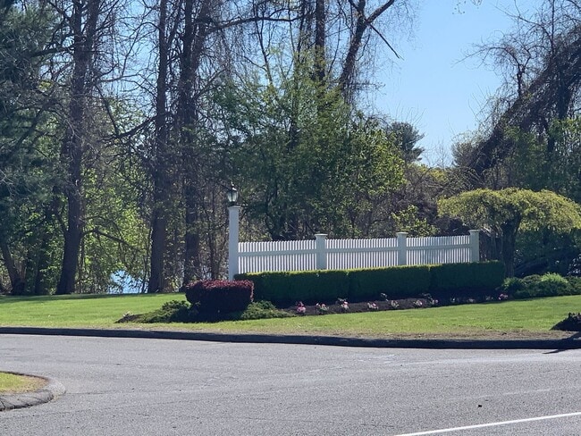 Building Photo - Lakeview Apartments