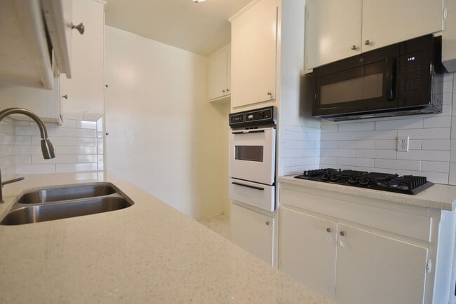 Building Photo - 12050 Tiara St