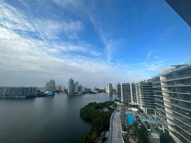 Building Photo - 5000 Island Estates Dr