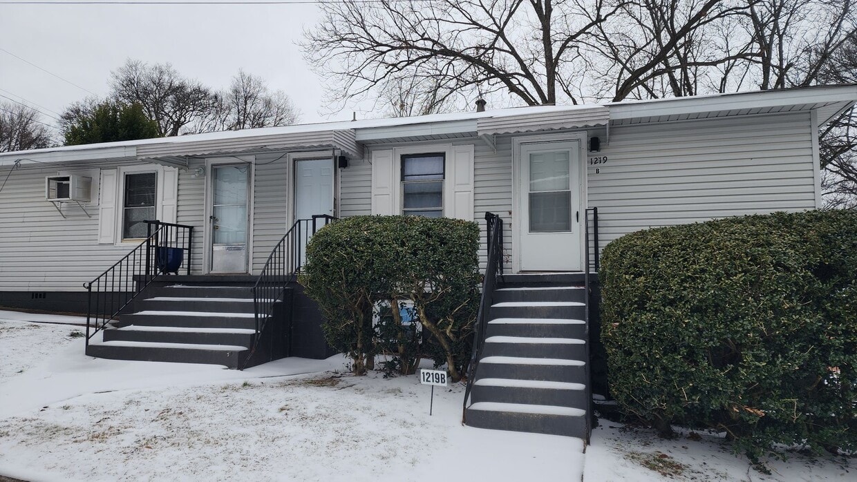 Primary Photo - 1219 Highland Ave SE