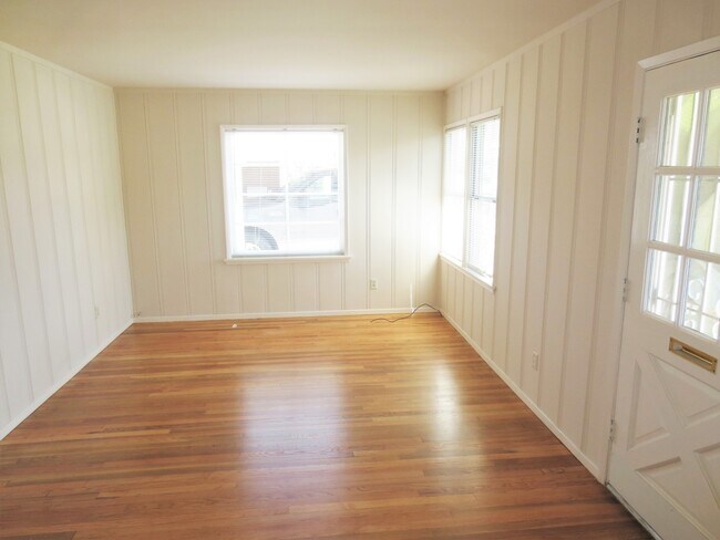 Foto del edificio - Cute, Cozy Cottage within Walking Distance of the Beach
