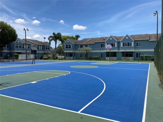 Foto del edificio - 17505 NW 67th Pl