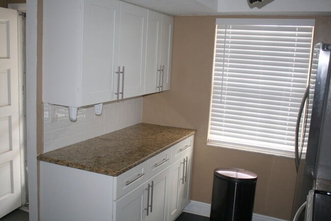 Building Photo - Completely Updated Condo