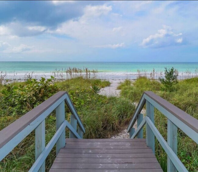 Building Photo - 5621 Gulf of Mexico Dr
