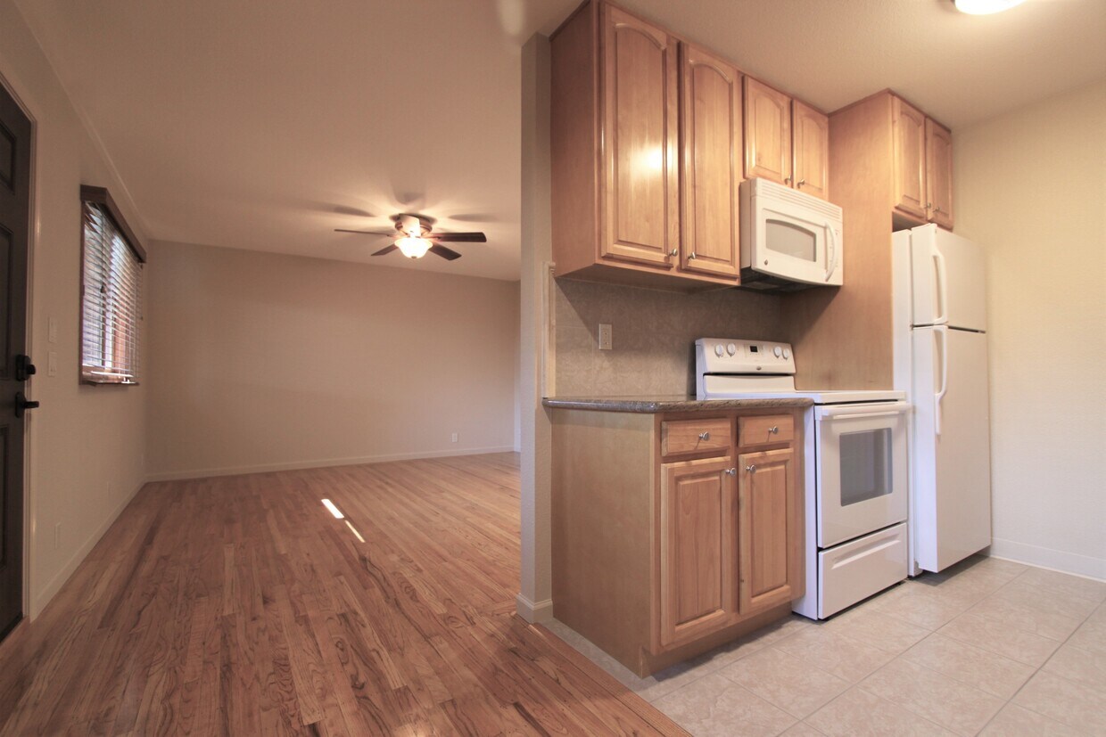 Primary Photo - 560 University Dr