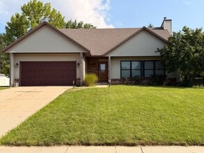 Building Photo - 1795 Forest Lake Dr SE