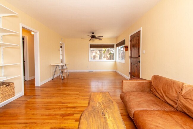 Foto del edificio - Well Maintained & Bright Detached 2 bed / 1 bath Home In Quiet Neighborhood of North Park - Peak ...