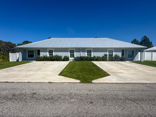 Building Photo - 6819 San Bruno Dr