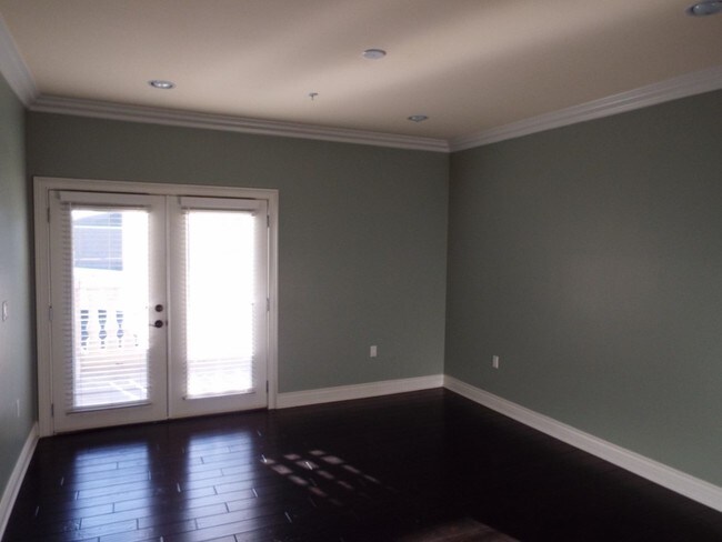 Interior Photo - 14255 Delano St