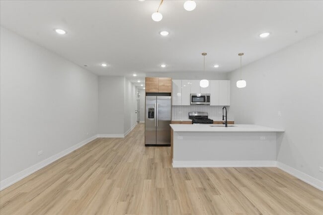 Photo - 6222 S King Dr Apartment