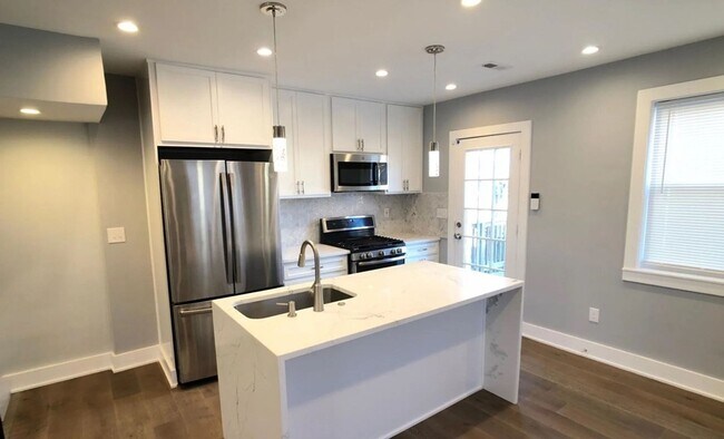 Foto del edificio - 3984 Blaine St NE