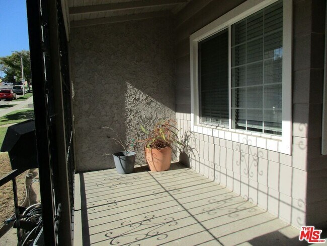 Foto del edificio - 5108 Valley Ridge Ave