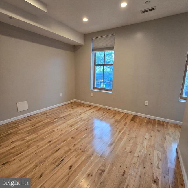 Building Photo - 4309 Main St