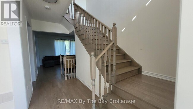 Building Photo - 172 Rosanne Cir