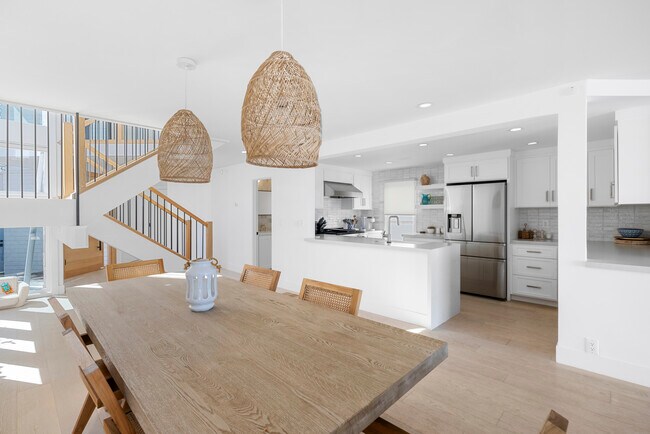 Foto del edificio - 1126 E Balboa Blvd