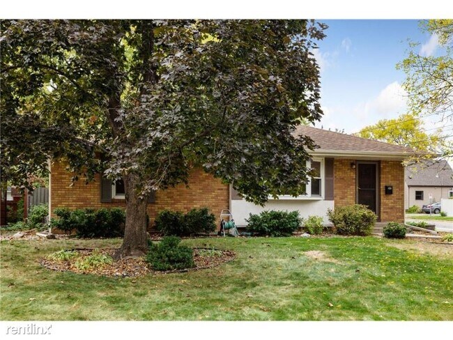 Building Photo - 3 br, 2 bath House - 7000 15th Ave S