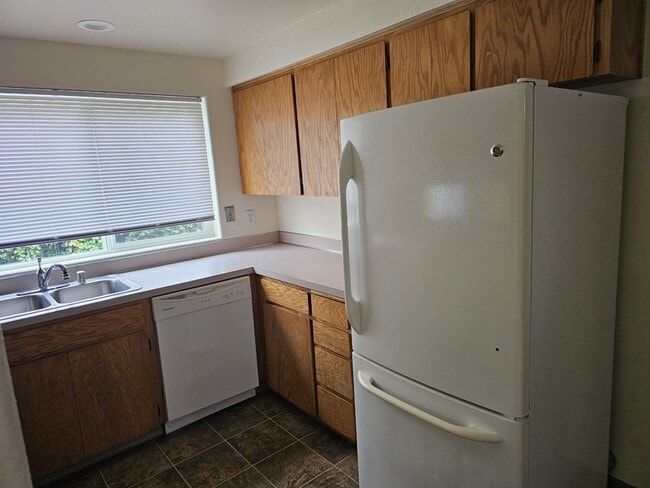 Building Photo - 6101 NE 44th Cir