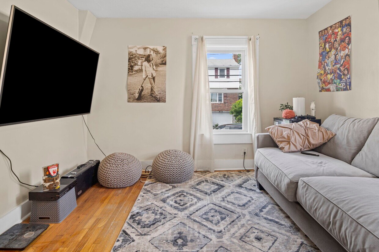 Primary Photo - 305 Cornell St