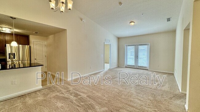 Foto del edificio - 208 Larkin Pl