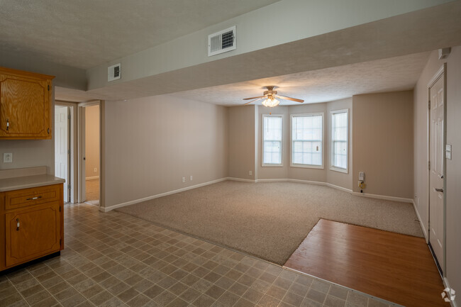 2BR, 2BA - 899SF - Heritage Pointe