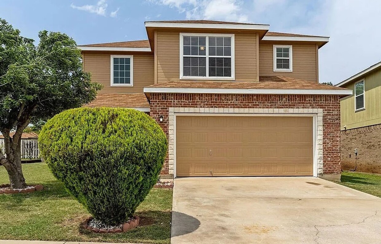 Foto principal - Two story updated home in Killeen Tx