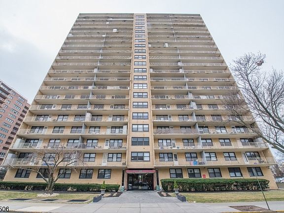 Foto del edificio - 285 Aycrigg Ave