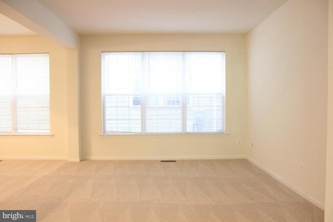 Building Photo - 15220 Lord Culpeper Ct