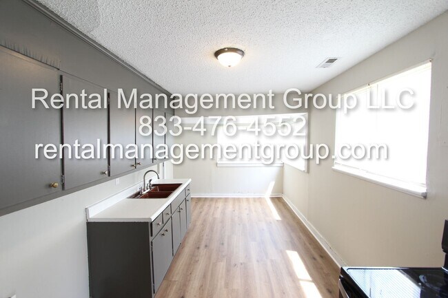 Building Photo - Corner lot with Great Curb Appeal!!