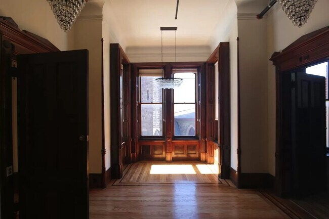Building Photo - 1733 Spring Garden St