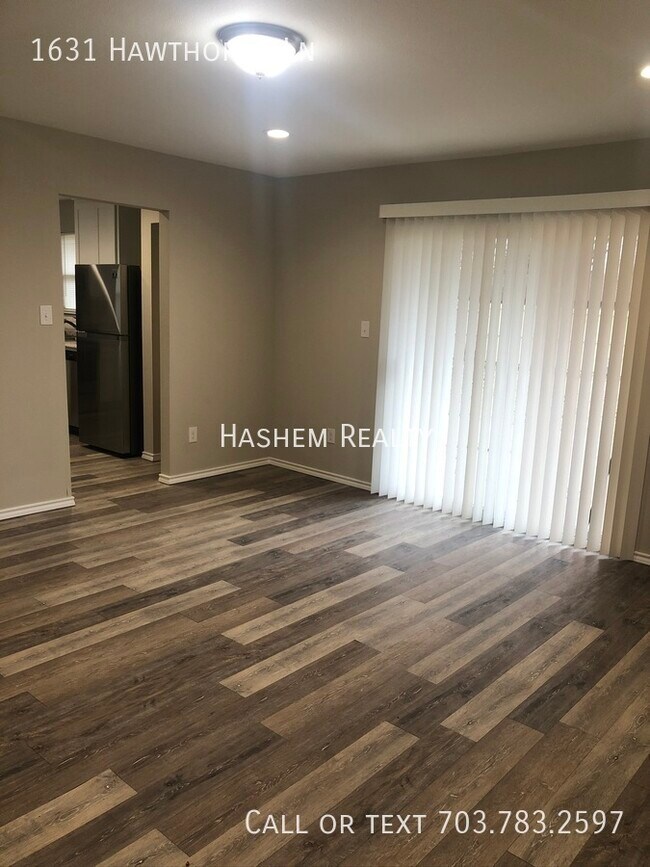 Building Photo - Adorable 3 bedroom with Huge Backyard