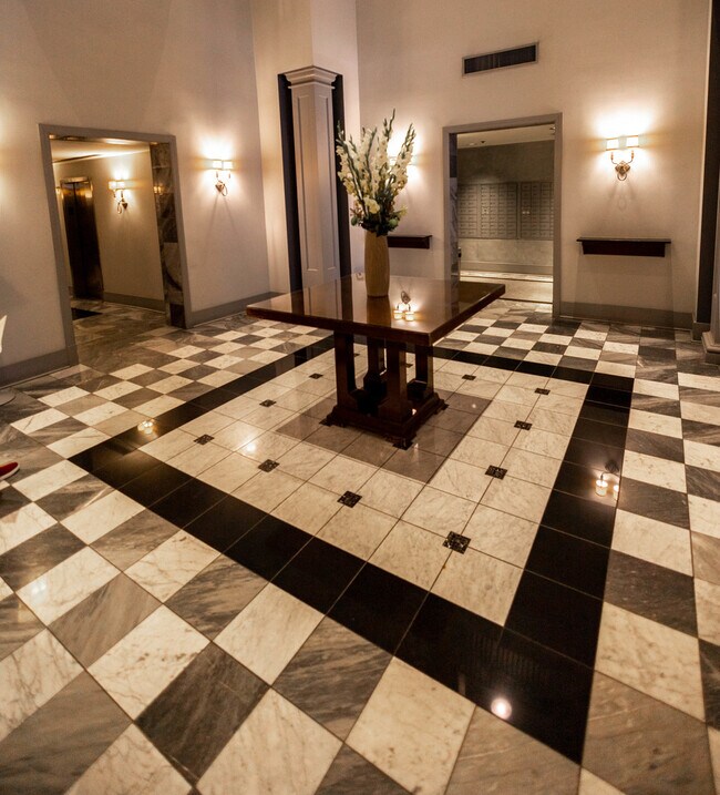 Foto del edificio - 70 W Huron St