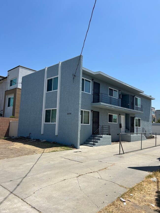 Building Photo - 14506 S Normandie Ave