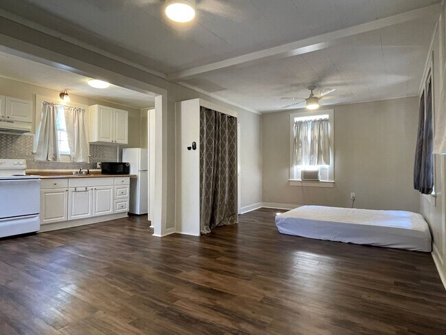 Foto del edificio - Charming 2 Bedroom 1 Bathroom Home for Rent!