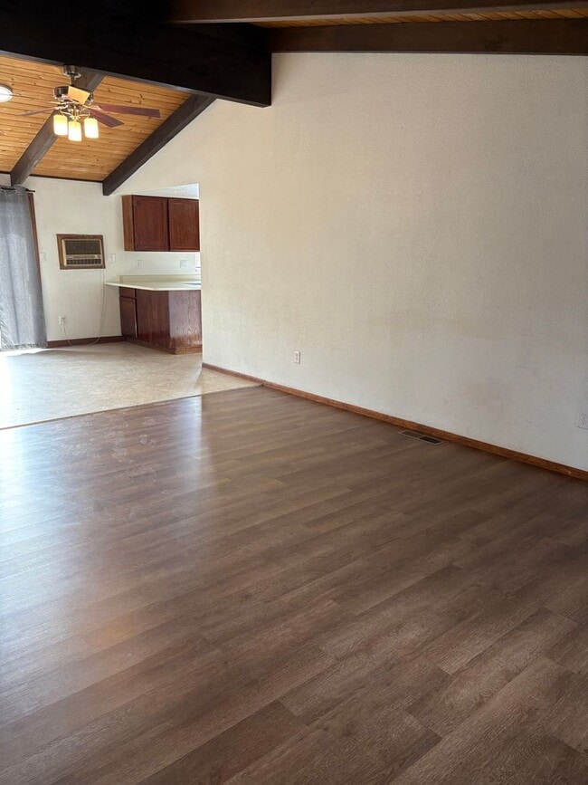 Building Photo - Perfect Location- Open Floor Plan 3 Bedroo...